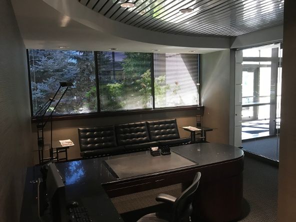 CORPORATE WOODS OFFICE BUILDING: 9990 College Blvd, Shawnee Mission, KS 66210